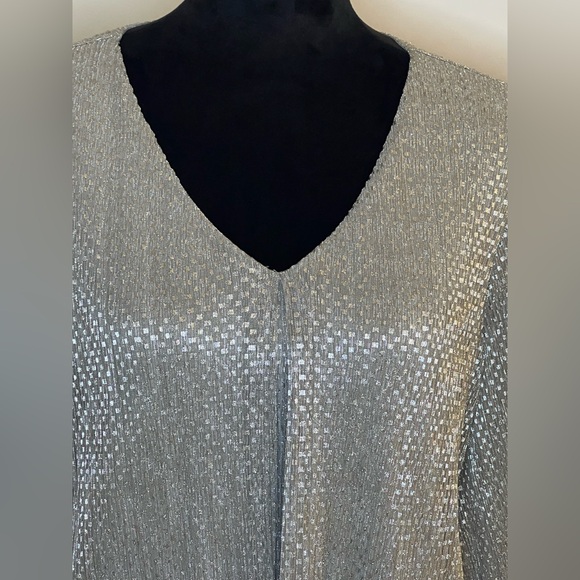 Alfani Women’s V-Neck Metallic Bell Sleeve Pullover Blouse. Medium. - Picture 2 of 10